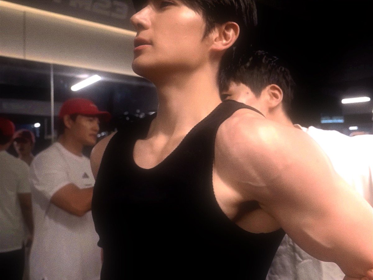 twentyfors's tweet photo. hyunjae at the gym https://t.co/NYWE0ONJib