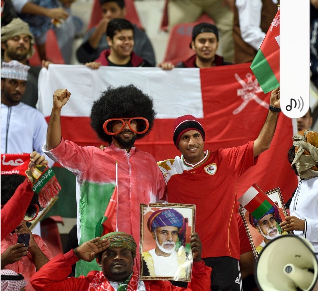 لا تعوّل الاتحادات على المروجين لجذب الجماهير إلى المباريات، فهم منشغلون بعدساتهم أكثر من أجواء المدرجات، بل تلجأ إلى المشجعين الحقيقيين، أولئك الذين تهتز المدرجات بهتافاتهم، وتشتعل الملاعب بشغفهم وحماسهم.
أعيدوا المدرجات كما كانت بعيدا عن الضوء!
#كلنا_معك
#الكويت_عمان