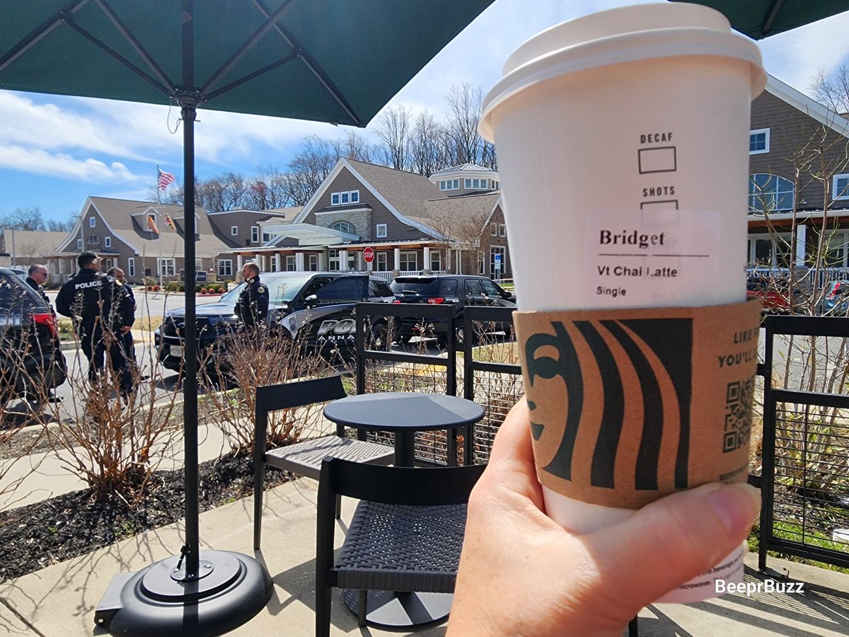 BeeprB's tweet photo. When I said it was a Dirty Chai Sunday Funday......I didn't mean that dirty!

I didn't bring all the Annapolis cops to the yard- I swear!😁🤷🏼‍♀️

#Annapolisproblems #Annapolis https://t.co/264K18foyJ