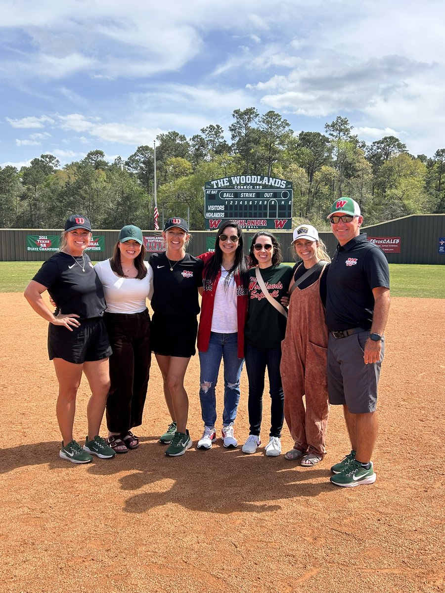 What a beautiful day for some of our alumni to come “home” and meet the current team and share some words of wisdom! Once a Highlander, always a Highlander ❤️💚🥎 #family