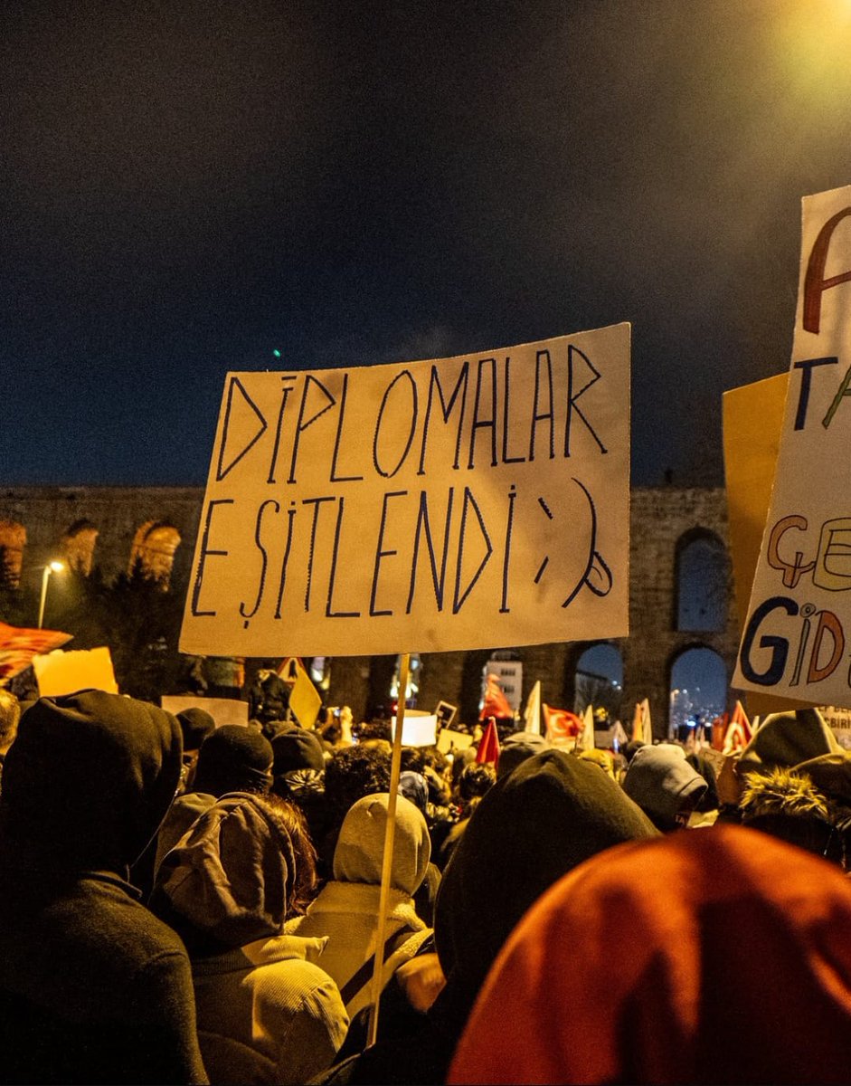 ulakmehmet06's tweet photo. İBB, Şişli ve Beylikdüzü Belediyeleri demokrasi askıya alınarak mahkeme kararı ile el konuldu.
Mesele sadece Ekrem İmamoğlu ya da CHP'ye haksız, hukuksuz işleyen adalet sistemi değil, onlara benzemeyenin sesinin kesildiği memleket meselesidir.
#Utancdevri
#HerkesİcinAdalet https://t.co/eyXXGlCVLs