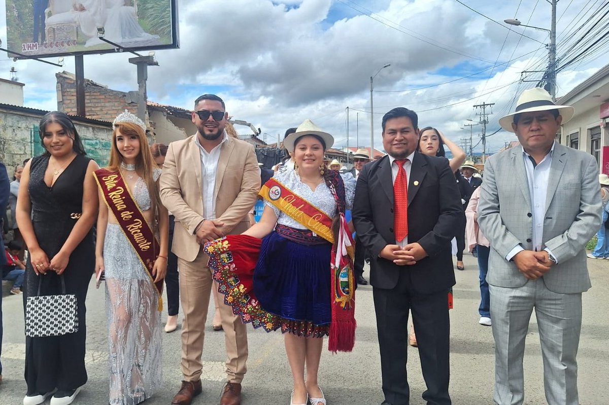 Bomberos_Cuenca's tweet image. Felicidades #Ricaute 🎉🎊
Este domingo el personal de Estación Nro. 7 de #BomberosCuenca, ubicada en #Ricaurte participó en el desfile por los 155 años de parroquialización.
Es un honor servir a todos sus habitantes.
#BomberosYLaComunidad👩‍🚒🚒