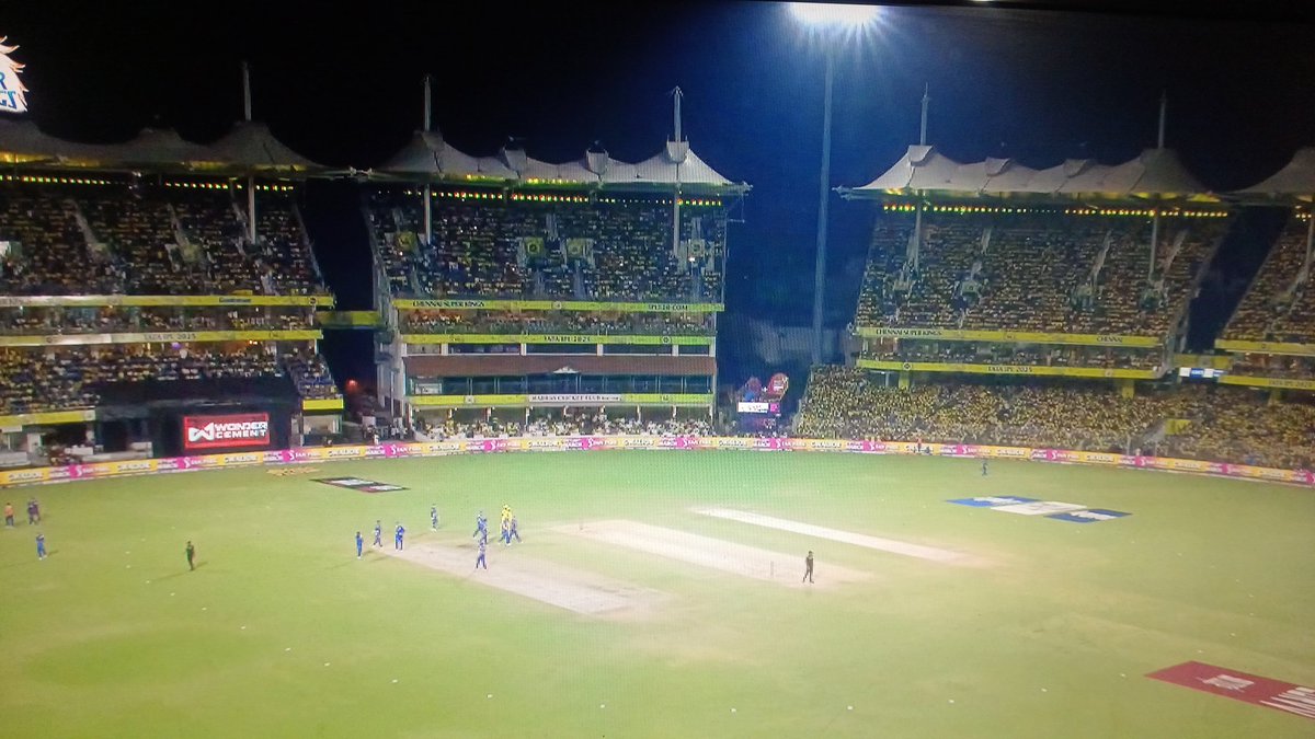 pavantimma45's tweet image. Watching #IPL with 'Field View' or 'Stump View' in #Hotstar has been one hell of a good call. Quite immersive and almost like watching match in the stadium. Maza aagaya bhai!