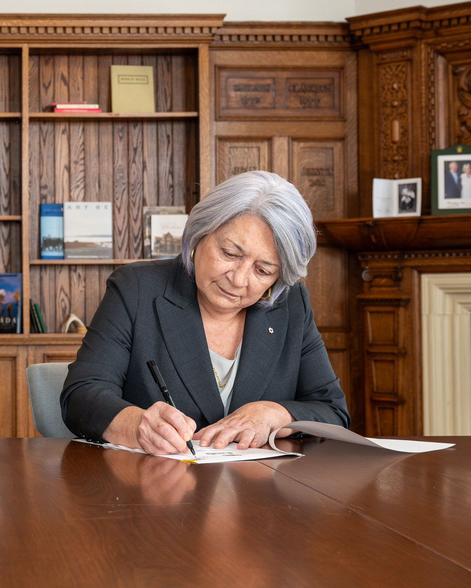 As His Majesty The King’s representative in Canada, and in accordance with her constitutional duties, #GGSimon signed the proclamations under the Great Seal of Canada to dissolve the 44th Parliament and call a general election.
