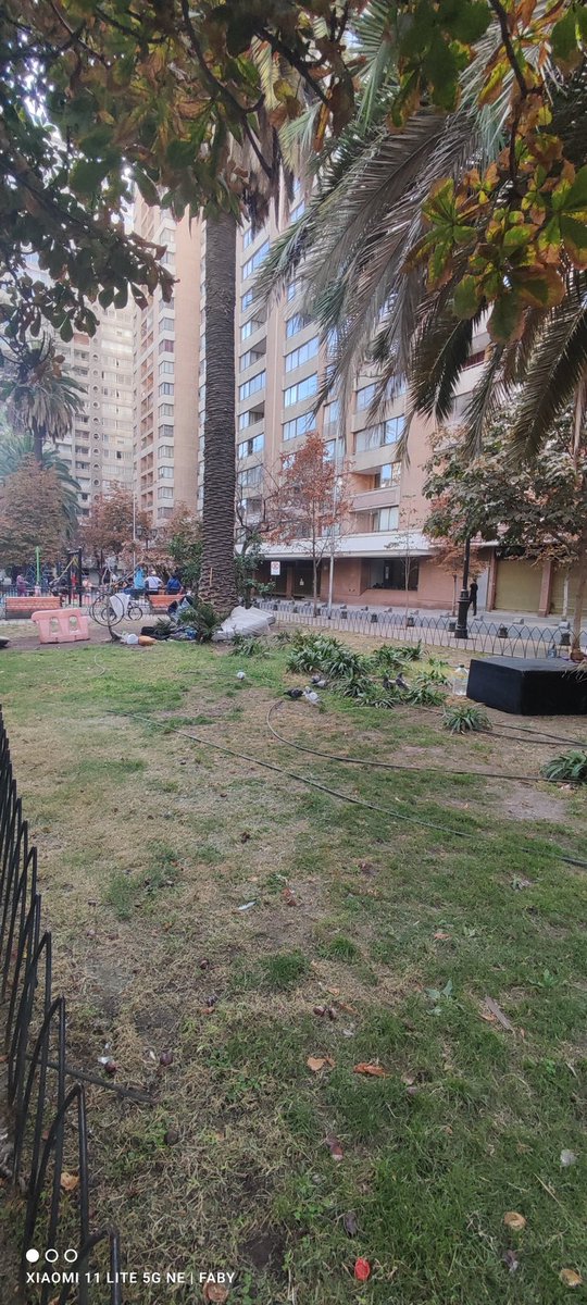 LadyFabiollet's tweet image. Si no intervienen rápido acá se va a llenar de rucos. Plaza Ecuador

#SantiagoCentro #CalleSanPablo 
#Amunategui #Teatinos #URGENTE 
@desbordes @Muni_Stgo