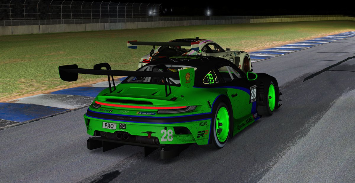 Run___4___Fun's tweet image. Con esta bonita batalla en la ultima vuelta acabaron las 12H de sebring @Joalo28 y @rubenvalle4 a bordo del Porsche gt3 acabando con un P9.
Nuestro piloto @Giovani_diaz222 corrió con dos amigos suyos con el Dallara P217 acabando P6!!
Enhorabuena a todos!!
#Run4funletsgo
