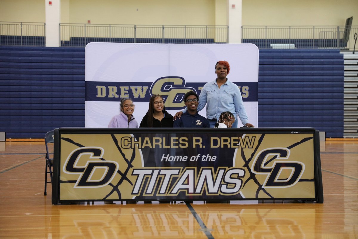 Thank you <a href="/CDTitansFootBa1/">@CDTitansFootball</a>