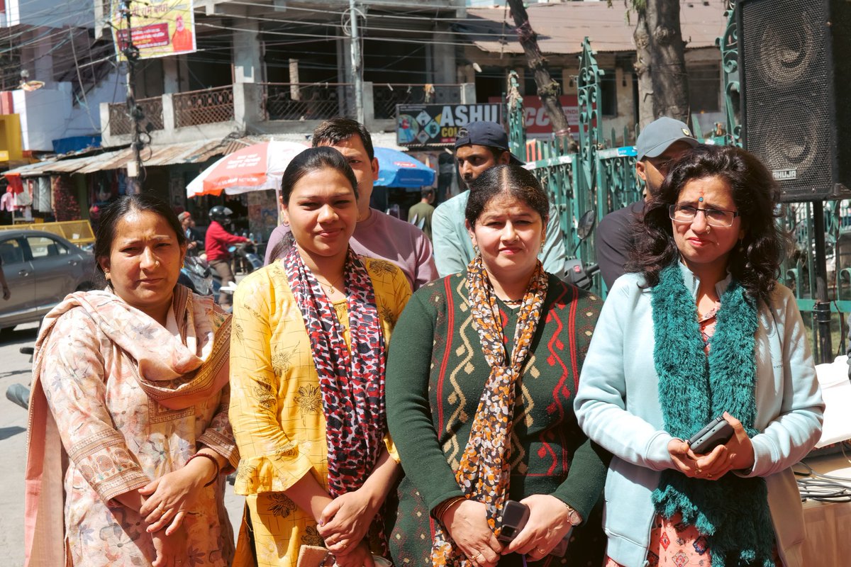 NAGAR NIGAM SRINAGAR (@srinagar800315) on Twitter photo On the occasion of three years of unmatched Uttarakhand government, the Municipal Corporation Srinagar successfully organized a live telecast of the address of the Chief Minister of Uttarakhand in Gola Bazar.
<a href="/SBMUttarakhand/">SBM Uttarakhand</a>
<a href="/UDDUttarakhand/">Urban Development Directorate Uttarakhand</a> On the occasion of three years of unmatched Uttarakhand government, the Municipal Corporation Srinagar successfully organized a live telecast of the address of the Chief Minister of Uttarakhand in Gola Bazar.
<a href="/SBMUttarakhand/">SBM Uttarakhand</a>
<a href="/UDDUttarakhand/">Urban Development Directorate Uttarakhand</a>