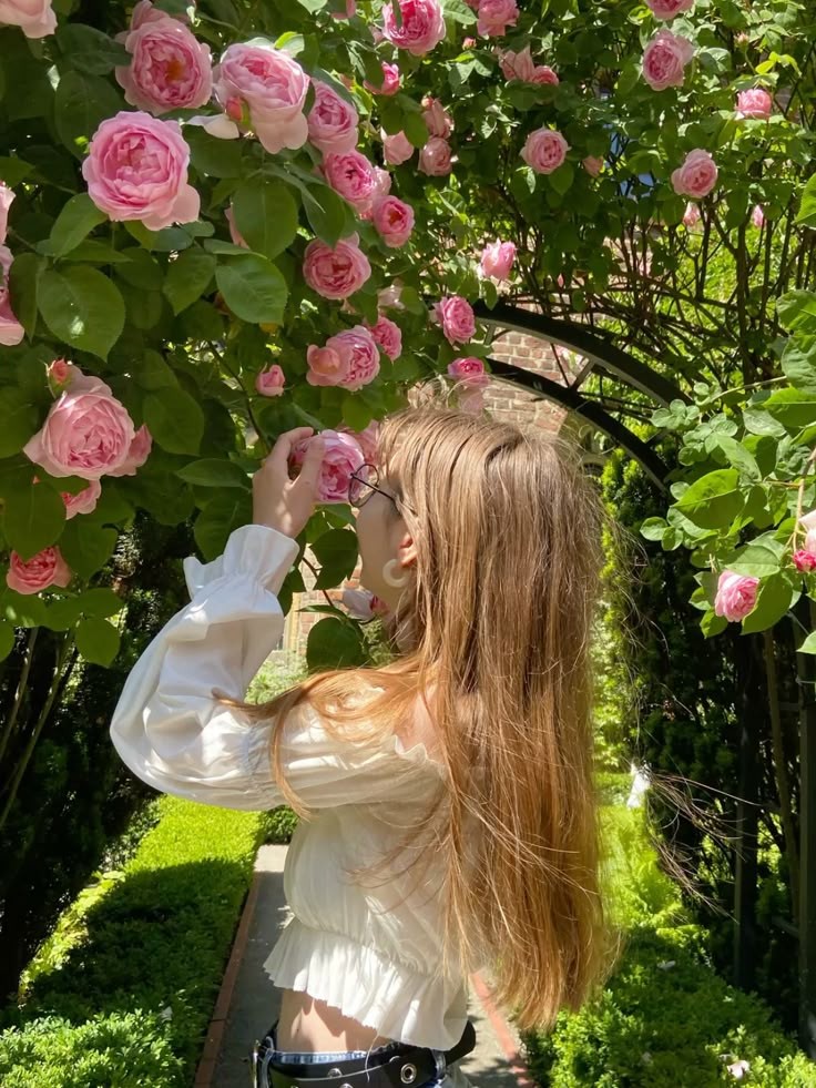 shewearprada's tweet image. Spring is coming 🌿🌷🌸⛅