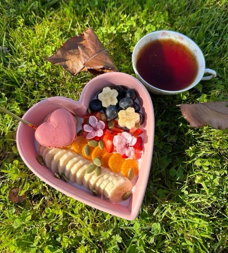 shewearprada's tweet image. Spring is coming 🌿🌷🌸⛅