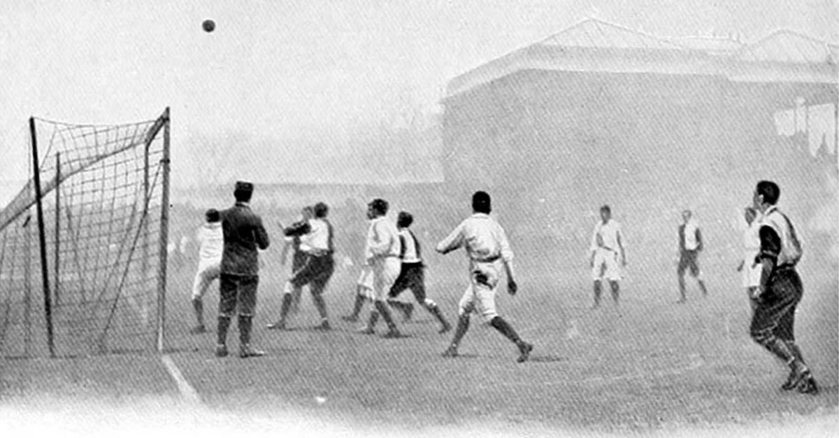 Сегодня свой 135 день рождения отмечает футбольная сетка 🥅 !

Ведь именно 23 марта 1891 года она была впервые использована на футбольных воротах в матче между сборными Севера и Юга Англии 🏴󠁧󠁢󠁥󠁮󠁧󠁿