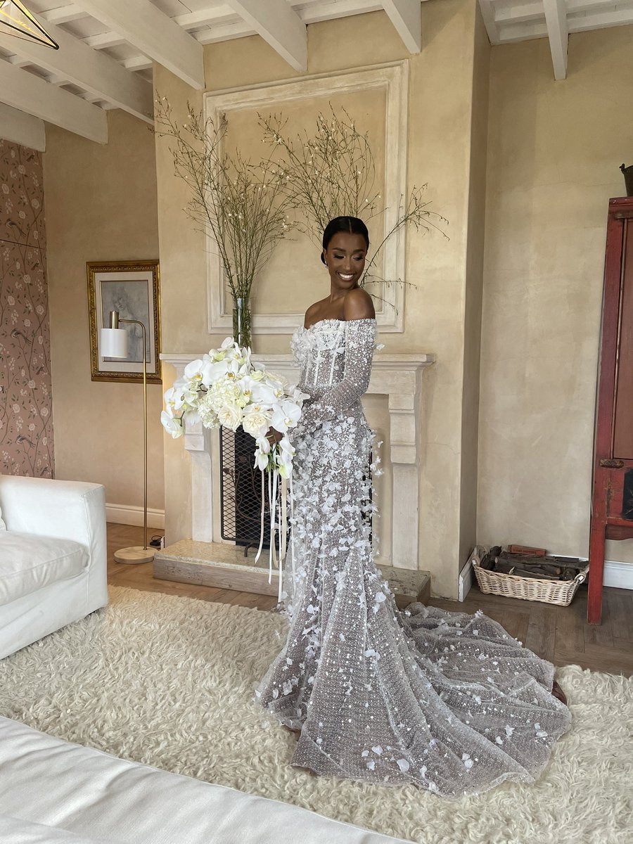 thobekambane's tweet image. Inspiration, the vision, the results

Phanhuy official out did themselves here

So grateful Zozi trusted me with this