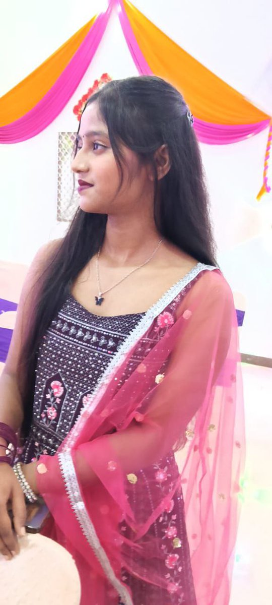 Meri new friend @ShakshiPandey90 kaisi lg rhi btao 
Follow kro bahut naughty h