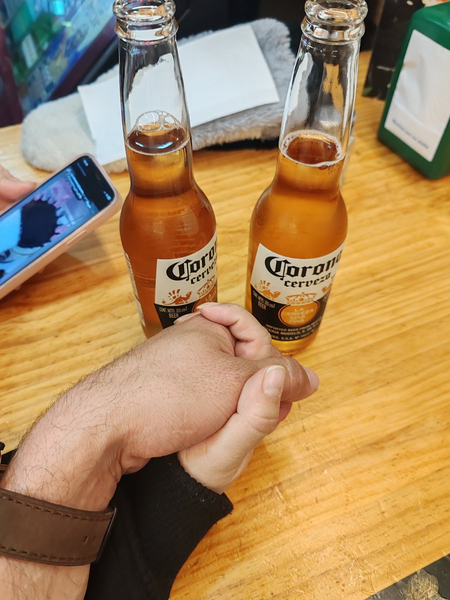 Calentando Con Unas Cervecitas, Aquí Cerca De <a href="/OkapisBar/">OkapiS’w Club&Spa</a>, alguna PAREJA Para Conocer Antes de Entrar Al Club ??