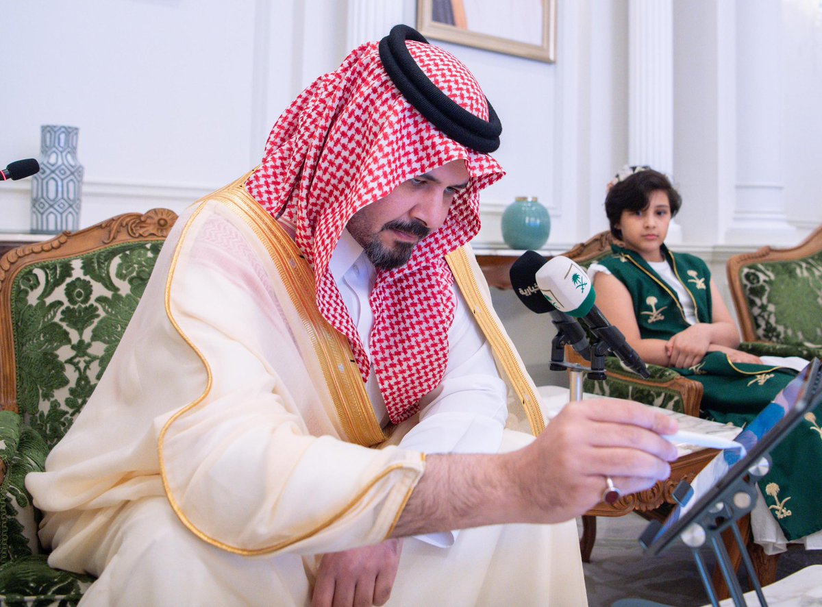 imarat_almadina's tweet photo. سمو أمير منطقة #المدينة_المنورة #سلمان_بن_سلطان، يطلق مبادرة "كلنا أهل 2" التي ينظمها فرع وزارة الموارد البشرية والتنمية الاجتماعية بالمنطقة، وتشتمل على 20 مبادرة بمبلغ 15 مليون ريال، كما شارك سموّه الأيتام إفطارهم خلال إطلاق المبادرة التي تستهدف تنمية قدراتهم ومهاراتهم المعرفية ورفع مستوى #جودة_الحياة لديهم.