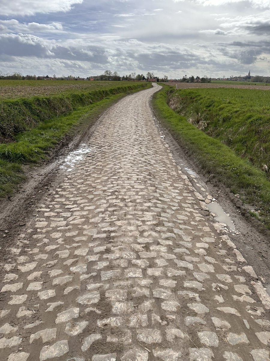 Three weeks until Paris-Roubaix 🔥

Photo: <a href="/parisroubaix/">Paris-Roubaix</a>