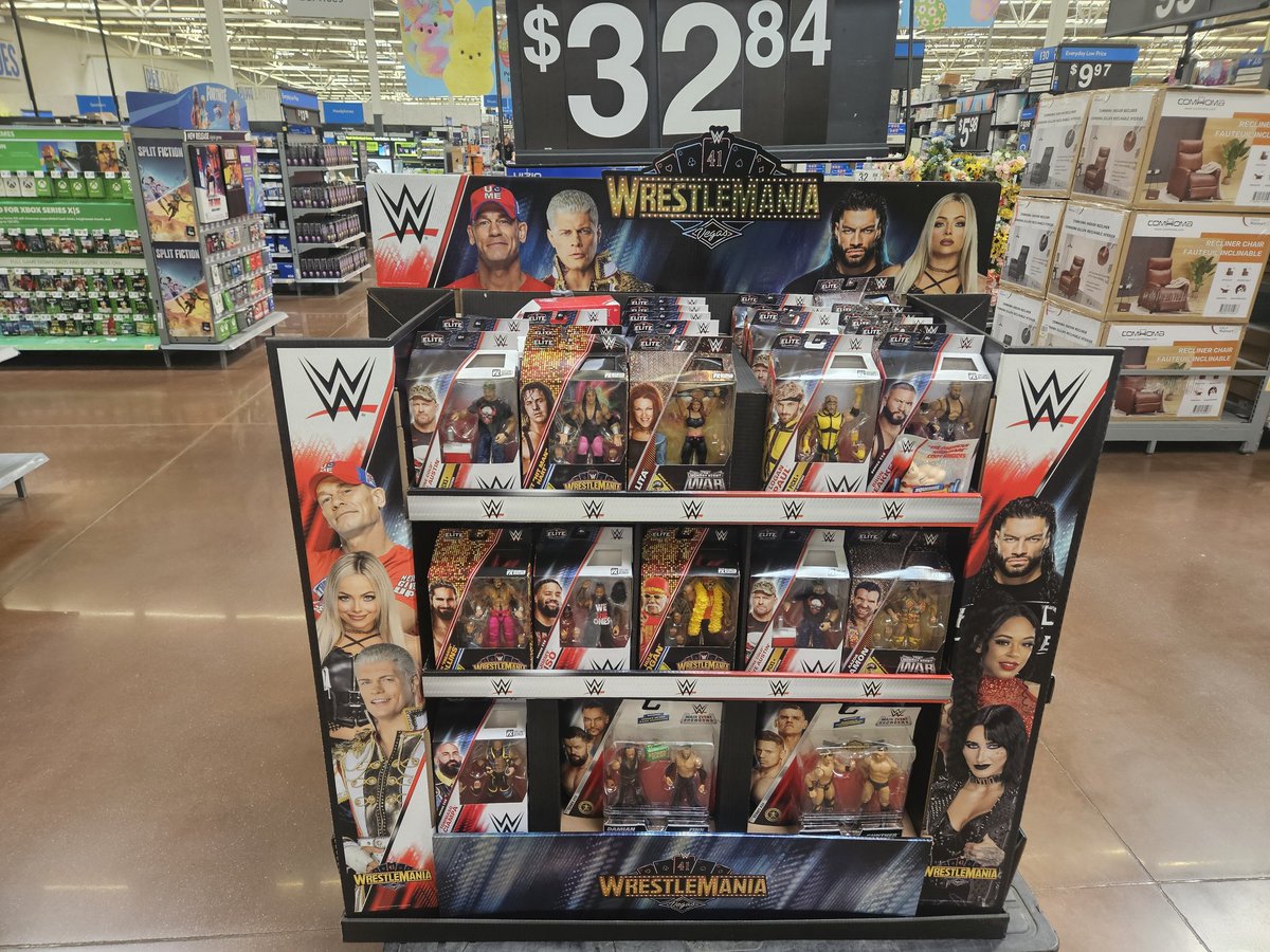 AlexMarkle's tweet image. Found a Walmart with the Wrestlemania display yesterday. I've been looking for the Bret Hart figure for a while now. I was finally was able to pick it up.