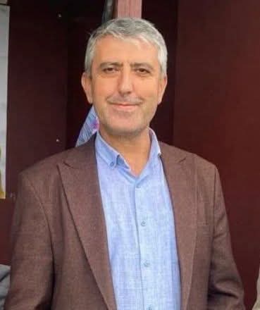 Alevi dernek yöneticisi Aslan Uzun 4 gündür hapiste.

Suçu, Alevi soykırımı yapan terör örgütü HTŞ ve lideri Colani hakkında suç duyurusunda bulunmak.

Colani bir teröristdir.
HTŞ bir terör örgütüdür.

#StopAlawiteGenocide
#StopAlawiteGenocideInSyria
#AslanUzunyalnızdeğildir