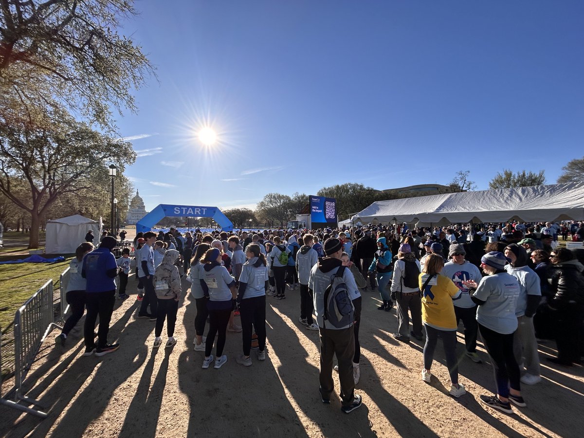 RueschCenter's tweet photo. The Ruesch team was thrilled to participate in this year’s #ScopeItOut and to support the work of the @CCAlliance in raising awareness about #ColorectalCancer. @LombardiCancer @MedStarGUH. https://t.co/uDArB8gAQV
