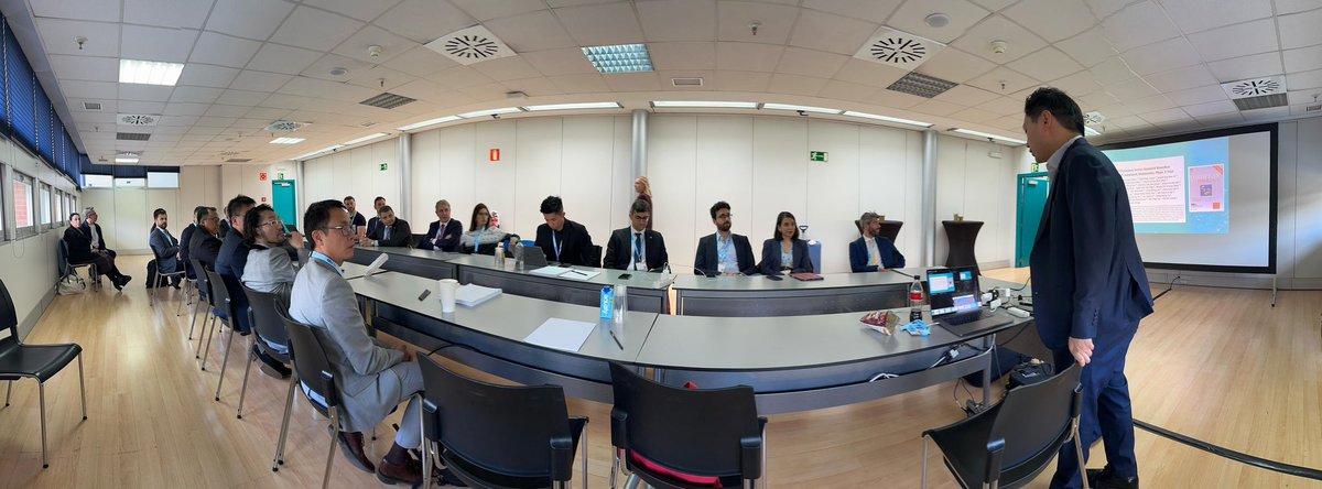 CWong_hk's tweet photo. Investigator meeting of the Global EnBloc Registry led by @jteoh_hk today at EAU 🔪 Exciting interim results and we are still welcoming anyone onboard who’s into enbloc TURBT! ��🏿 #EAU25 https://t.co/04jKfeo935