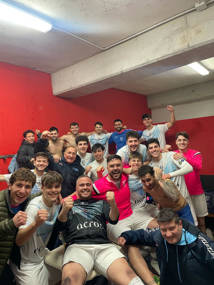 AQUESTS 🫰🏻🤍 TRES PUNTS! 

SOU MOLT GRANS! 

SON SERVERA 0 - 2 UEA 

⚽️Xavi Sans 
⚽️Dani