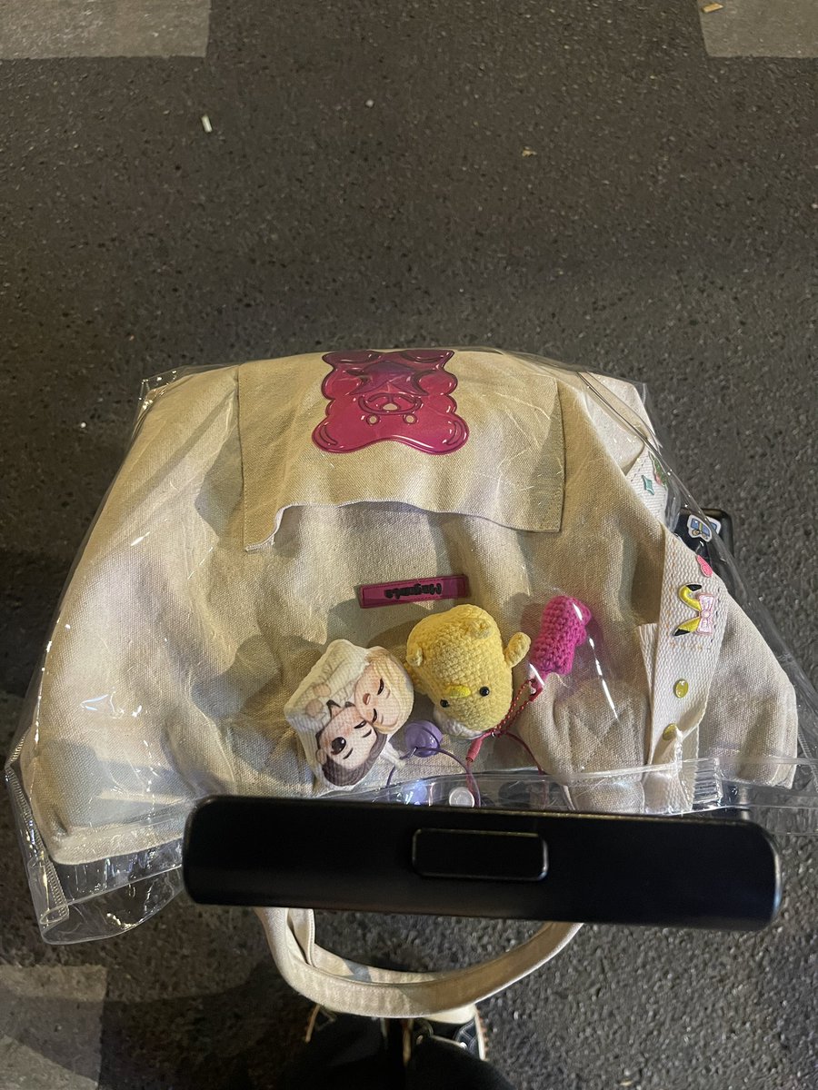 从上海到广州终于回到家啦，三天的上海之旅。有惊有喜。多谢各位bnf投喂我。又被我投喂的bnf。🥰🥰🥰