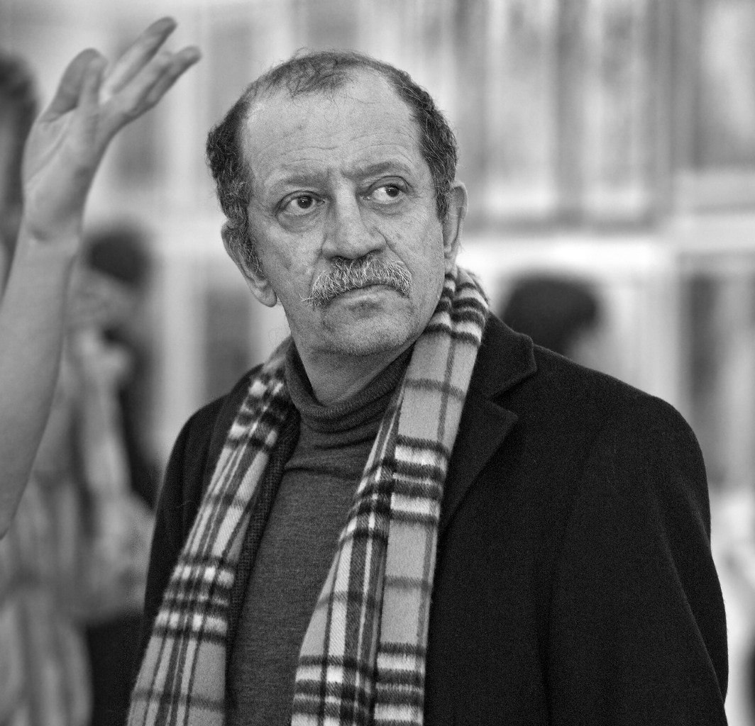 20 марта ушёл Вадим Жук – изысканный, тонкий, глубокий, ясный, ироничный, трагический, благородный. Ленинградец. Петербуржец. Зайдя на его страничку, я нажал кнопку «Сообщение» и обнаружил, что в памятном дымящемся сентябре 2014 года Вадим Семёнович написал мне короткое тёплое