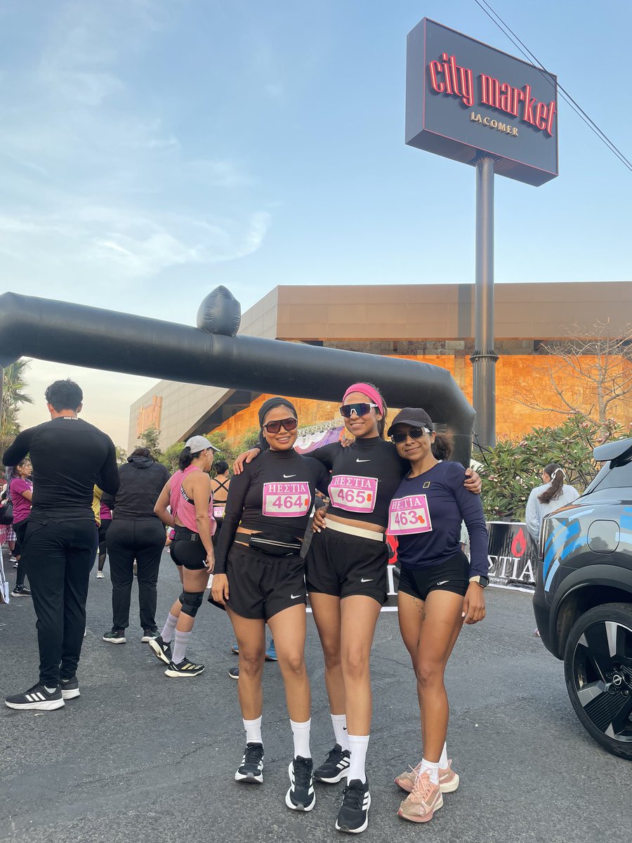 naaydelynyc's tweet photo. Si un día me ven corriendo muchos kilómetros por una medalla y un plátano, déjenme es ahí donde quiero estar. 👟💓 #12k #teamrunner https://t.co/b9bmTGt0Og