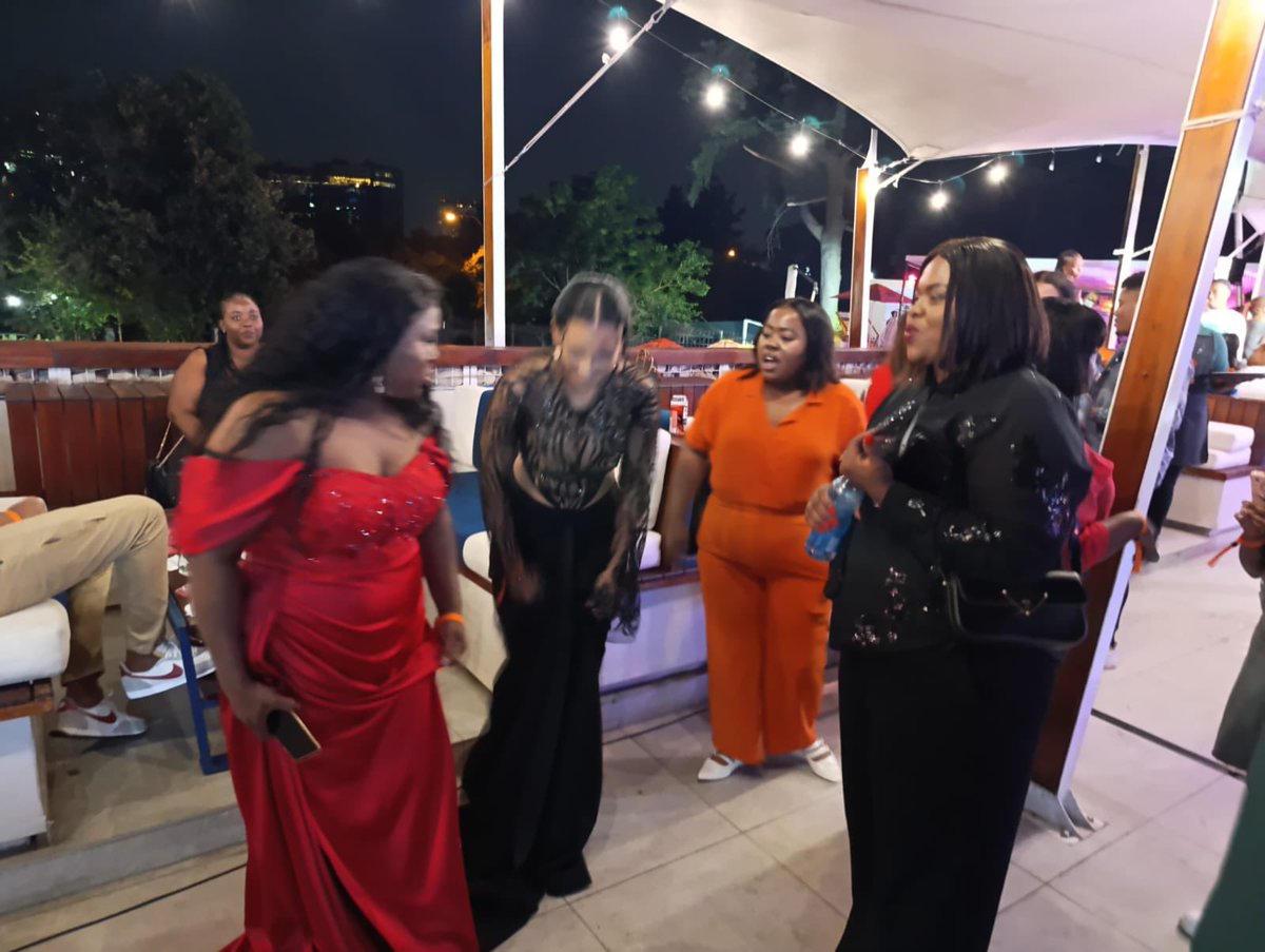 Natefanpage1's tweet photo. Ashley and BeeKay with Nate’s parents
@Nate_Sett 

WE LOVE YOU NATE 
CONGRATULATIONS NATE
#NateSetwaba
#BBMzansi
#BBMzansiumlilo https://t.co/AAWYFOaj8N