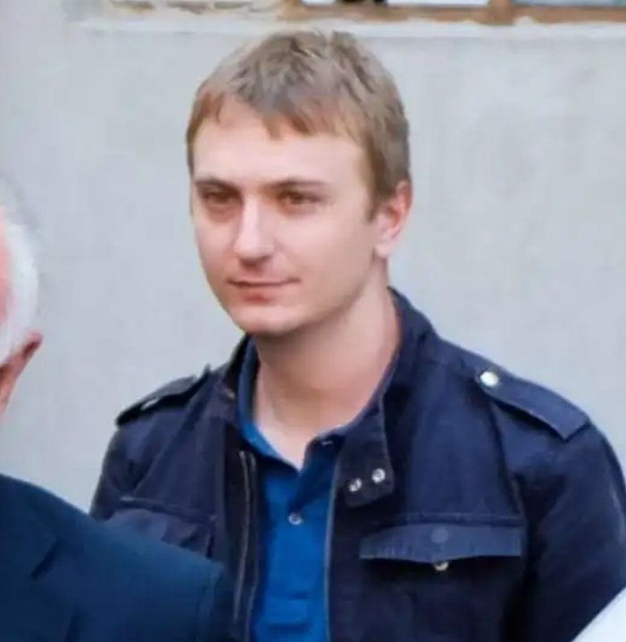 LolaLeiter's tweet photo. @Philalethenes @bizlet7 correct. Being Italian, however, the photo on the right reminds me of an Italian killer: Alberto Stasi (his surname has Apulian origins) https://t.co/HNqp13xYvn