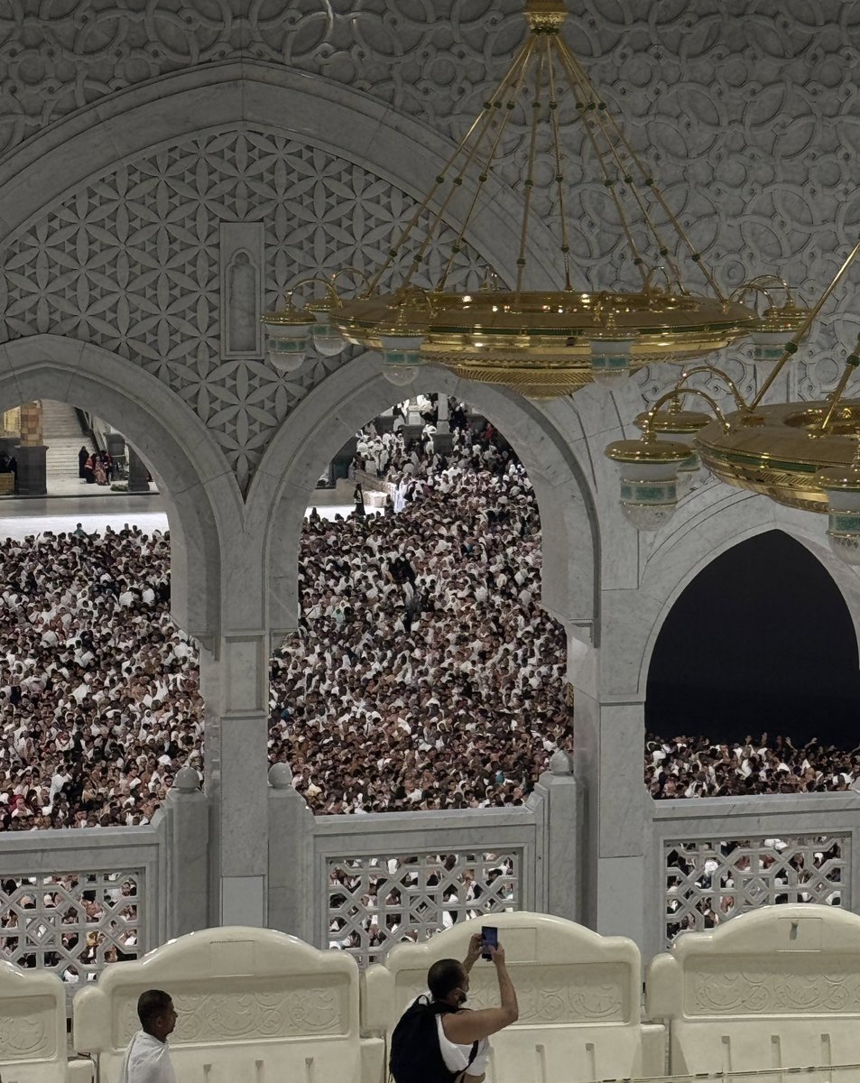 لبيك يا الله قلبًا تائهًا يرجوك،
اللهم اجعلها عمرة مقبولة وسعيًا مشكورًا وذنبًا مغفورًا