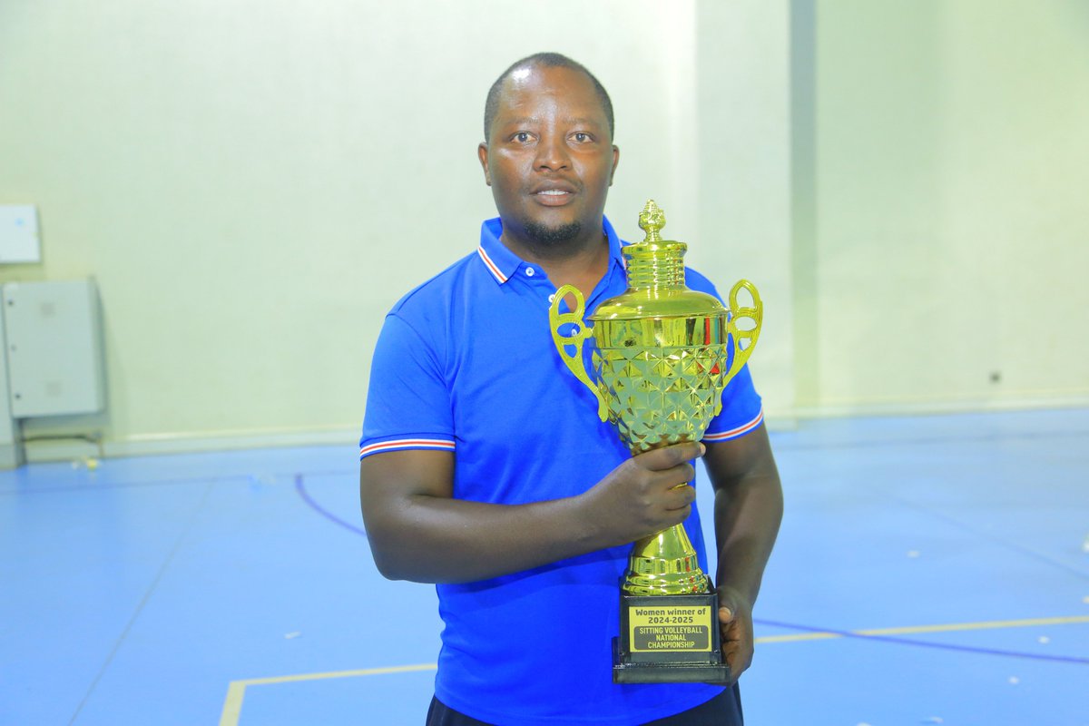 🚨PHOTOS OF THE THOPHY 🚨