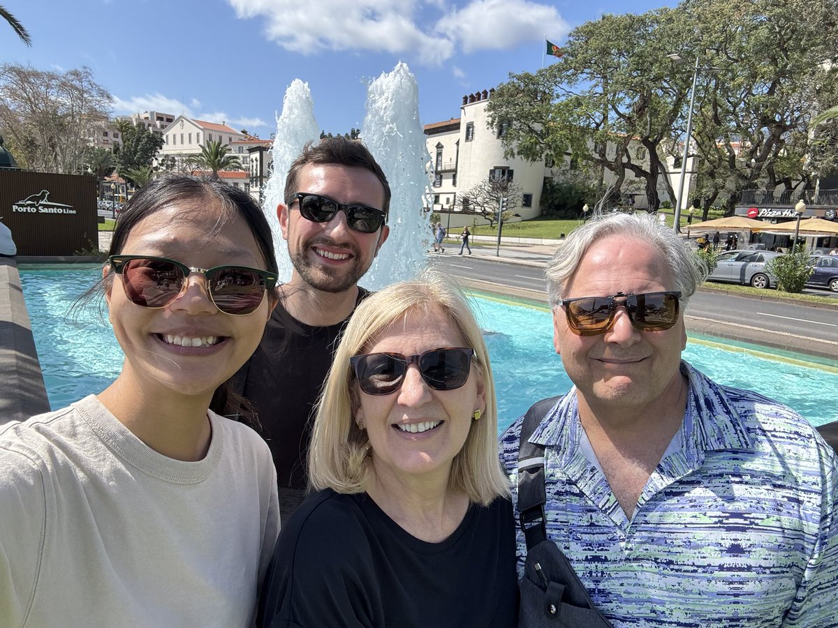 DavveroDomini's tweet image. Today, a miracle of media & lit. 8 years ago in Prague, we met a smart Shanghai HS grad, seeking Kafka sites. We were tourists together & then virtual friends. Today in Funchal, Madeira— she & her Paris bf were at the next table. Now big Murakami fans. Gelato for everyone!