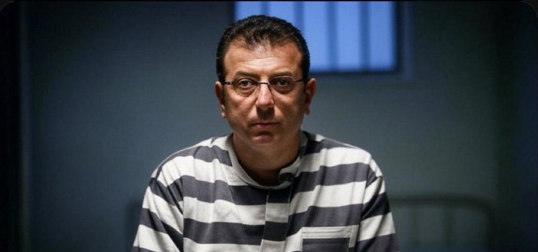 1- HIRS DEĞİL HIRSIZ:
HEM çaldılar HEM OYNADILAR ‼️

Ekrem İmamoğlu’nun tutuklanmasından kahramanlık hikayesi çıkarmaya çalışan, “mağdur zaferine” soyunanlar bi toplansın buraya...

Ekrem, “Başkanlık” hırsının değil hırsızlığının kurbanı oldu. 

Her satırı önemli, başlıyoruz ⬇️