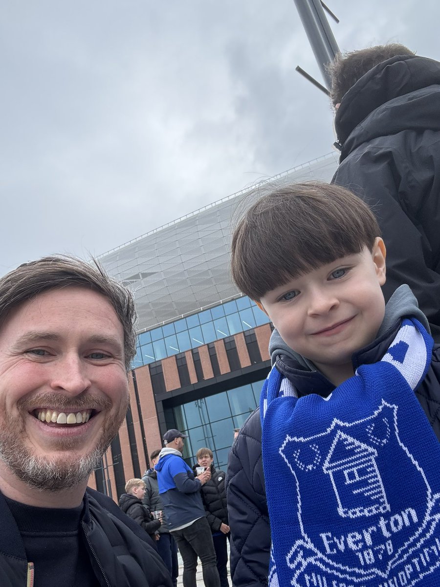 23liam85's tweet photo. Me an my man in the new gaff today #UTFT https://t.co/qYoX6ll0TM