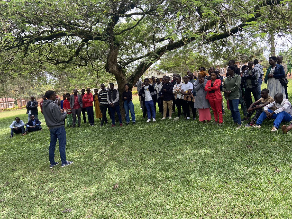 Protwizeyimana's tweet image. Strong ag extension systems provide nothing except strengthening food systems. They ensure farmers have access to the latest research, tools, knowledge and markets, driving productivity and sustainability of agriculture. #AgExtension #YouthInAgriculture #FoodSecurity&quot;