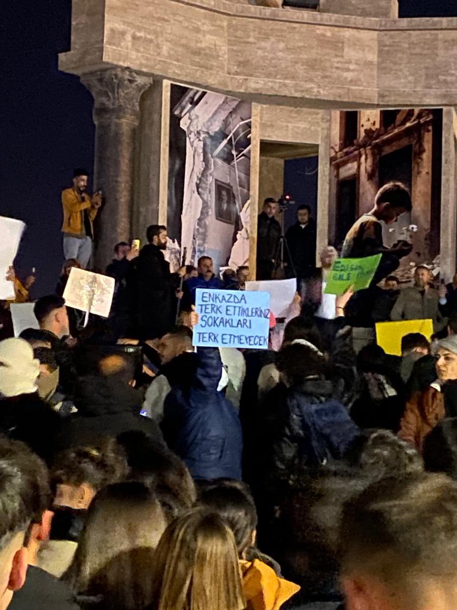 Enkazda terk ettikleriniz sokakları terk etmeyecek.. 

DEFNE 23.03.2025