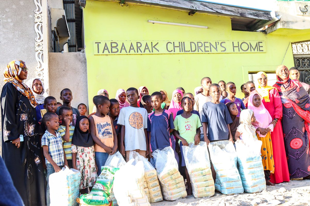 MohaJichoPevu's tweet photo. Our team @MoAliFoundation made their last stop at Tabarak Childrens Home Kisauni Constituency this evening. We delivered Food Packages courtesy of Pembe Flour Mills and generous donors.
#pembepoa https://t.co/vxibxxGFDa