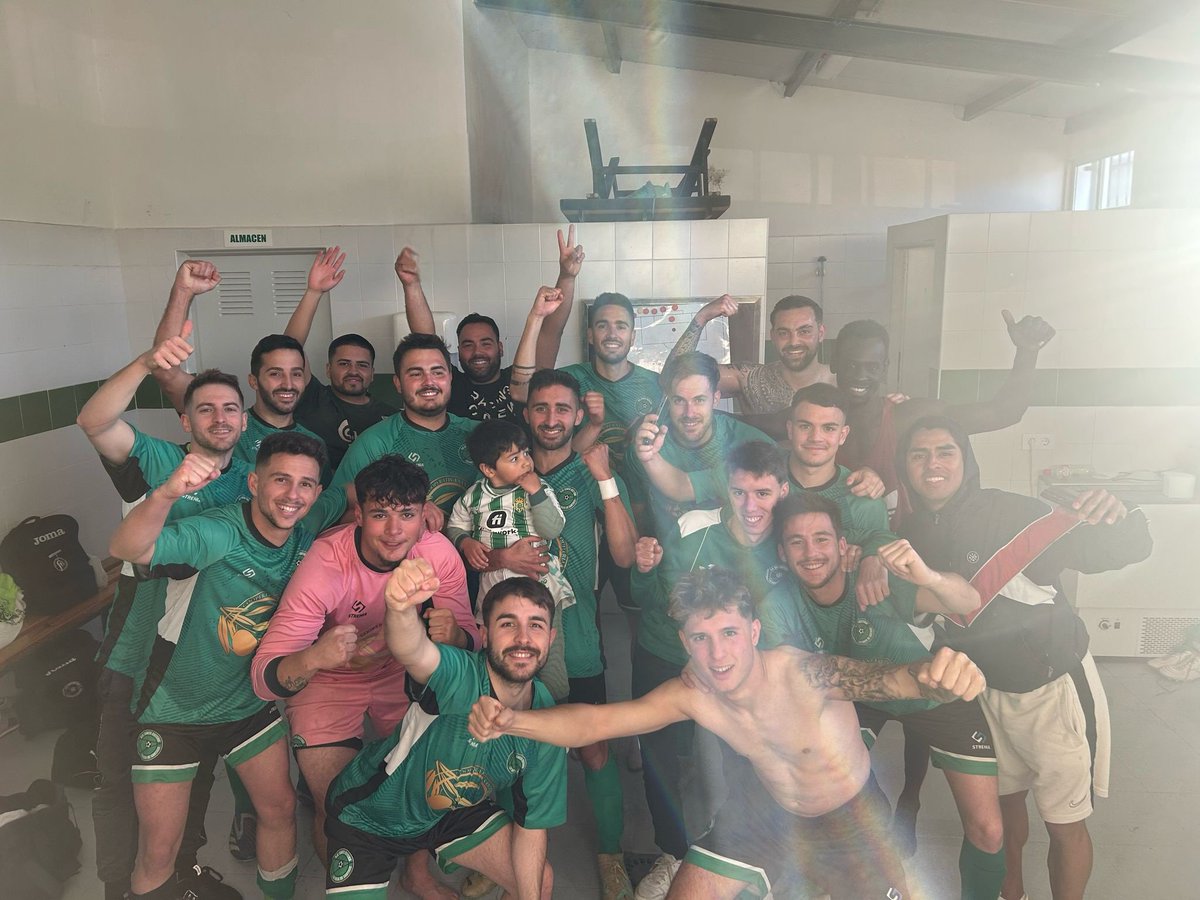 SANTAQUITERIAAD's tweet photo. FINAL FINAL FINAL

Victoria super complicada en el Estadio La Gamonita III de La Roca de la Sierra contra un rival muy serio.

AD SANTA QUITERIA 2-1 CD Palazuelo 

⚽️ Peñato
⚽️ Carlos David

Agradecemos al @CD_LaRoca las facilidades y el gran trato recibido de nuevo. https://t.co/ENN38Xm5Zu