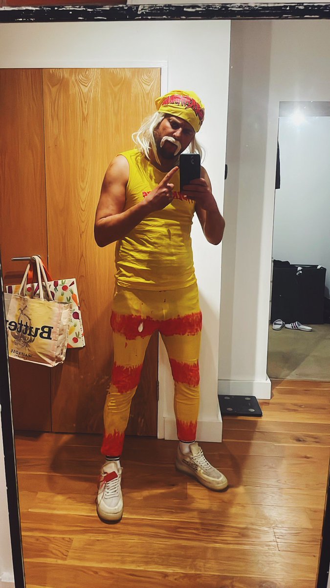 Scazz's tweet photo. Hoping Jason Brock and Oscar enjoy #wwenottingham tonight! What you gonna do when Hulkamania runs wild in Nottingham! https://t.co/bVj5AI7Ph3