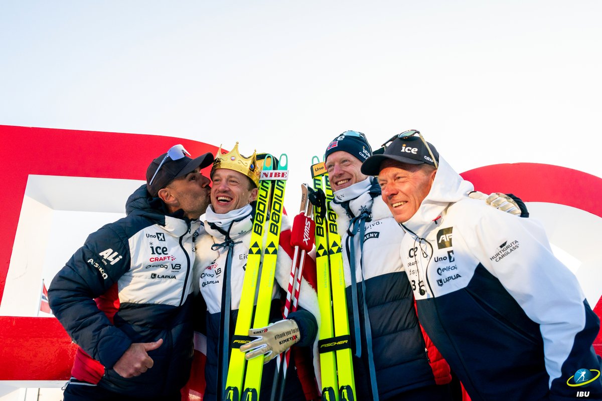 The kings, performing their final royal duties. 👑

A day we’ll remember forever. Takk for alt, Johannes og Tarjei! 🇳🇴❤️

📷Nordnes/IBU #biathlon