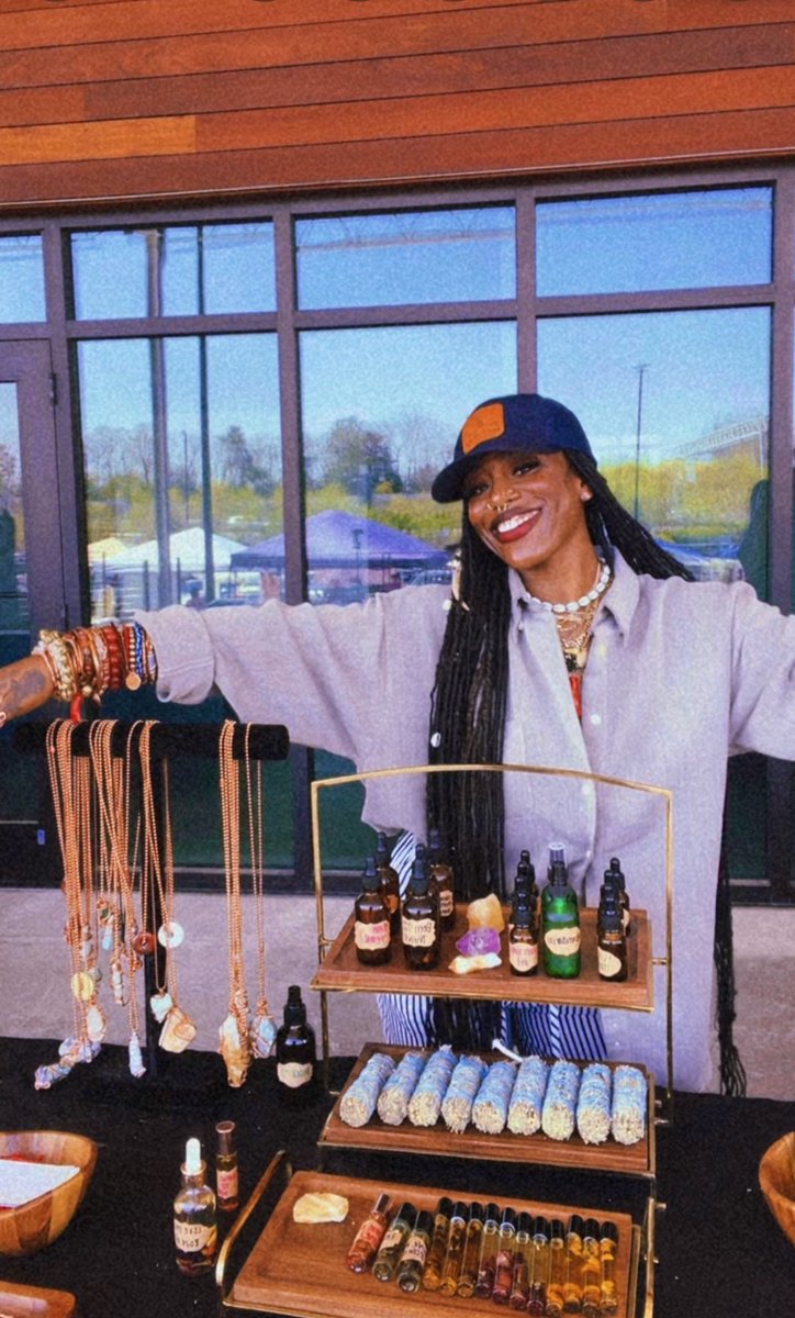 2Charmzz_____'s tweet image. 💸🥂🩵 
follow me on TikTok: @ braytoven__
33k+ followers