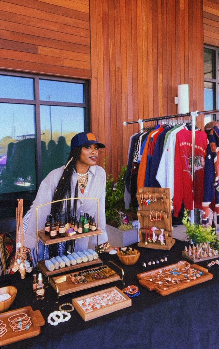 2Charmzz_____'s tweet image. 💸🥂🩵 
follow me on TikTok: @ braytoven__
33k+ followers