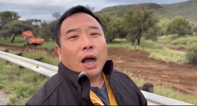 leeyallian's tweet photo. At this point, I'm convinced @fireshikomba would even consider Mr Tao as a more capable and credible replacement for the just appointed Online Dr. The way he can't seem to let this go🙆🏽‍♀️🤣 https://t.co/BpLSwC0oJY