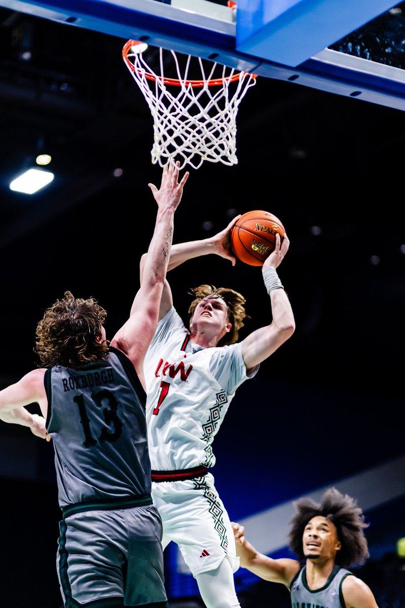 UIWMBB's tweet image. CARDS WIN 

First postseason 𝓦 in D1 era 

#TheWord | #TakeFlight | #ANYWAY