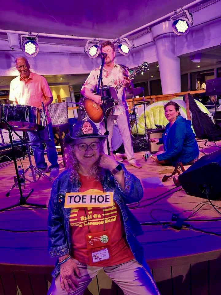 JeffPike's tweet image. Happiness is performing with Robert Greenidge and having your personal onstage Toe Hoe. 😎⛵️😎⛵️

#atlantaparrotheadcruise #jeffpike #robertgreenidge