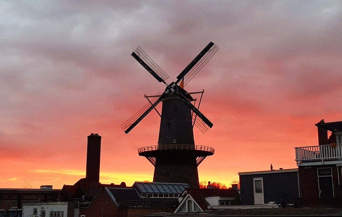 Nice #sunset this evening! 😍
The #windmill is #Molen de Vrijheid (1785) in #Schiedam #Holland #TheNetherlands
#Zonsondergang