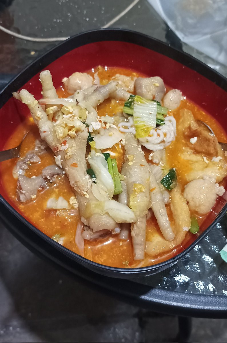 Nih seblak w makan n w masih tetep manusia 👌