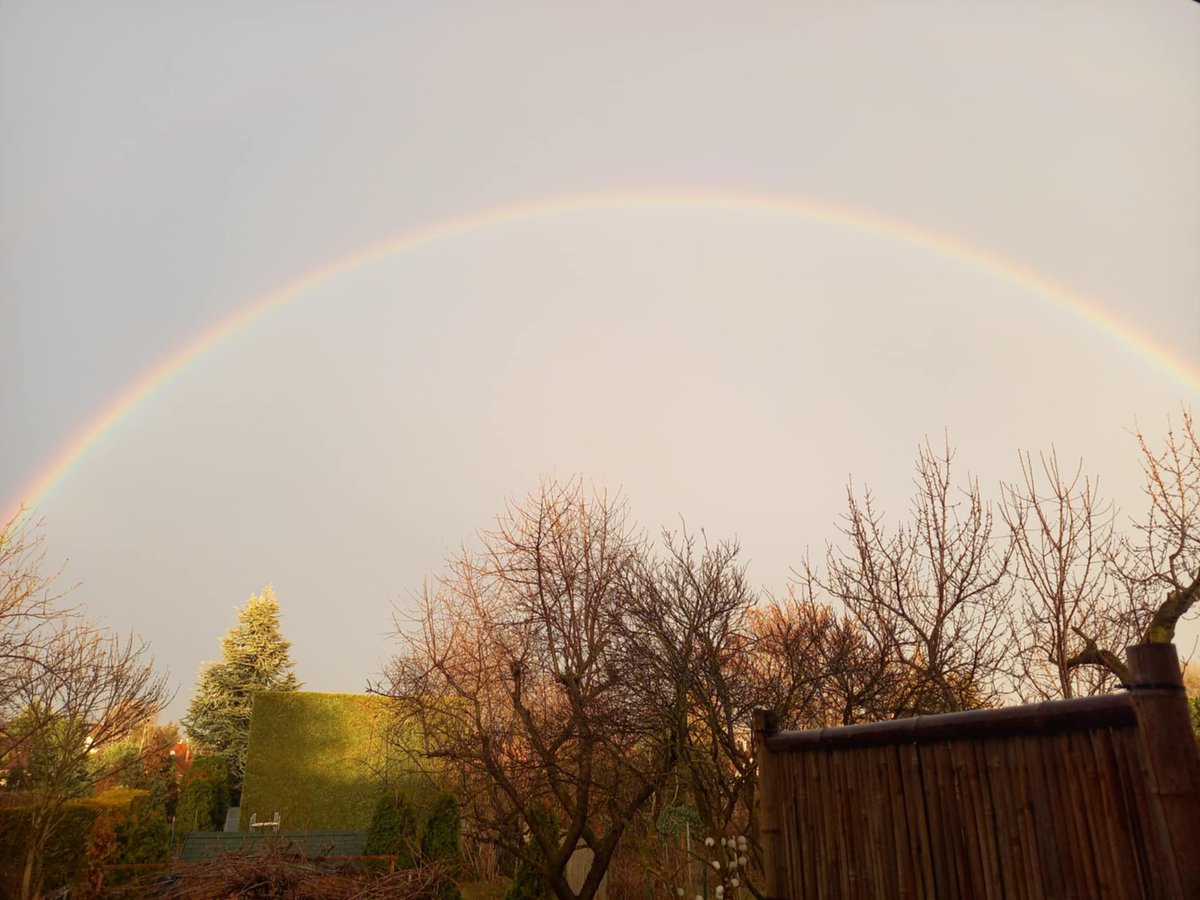 Намайг төрөх үед солонго татсан учир би ийм нэр авсан гэж боддог гэнэн мөрөөдөмтгий хүүхэд байсандаа. Нэрээ яаж авснаа над шиг өөрөөр бодож байсан уу?