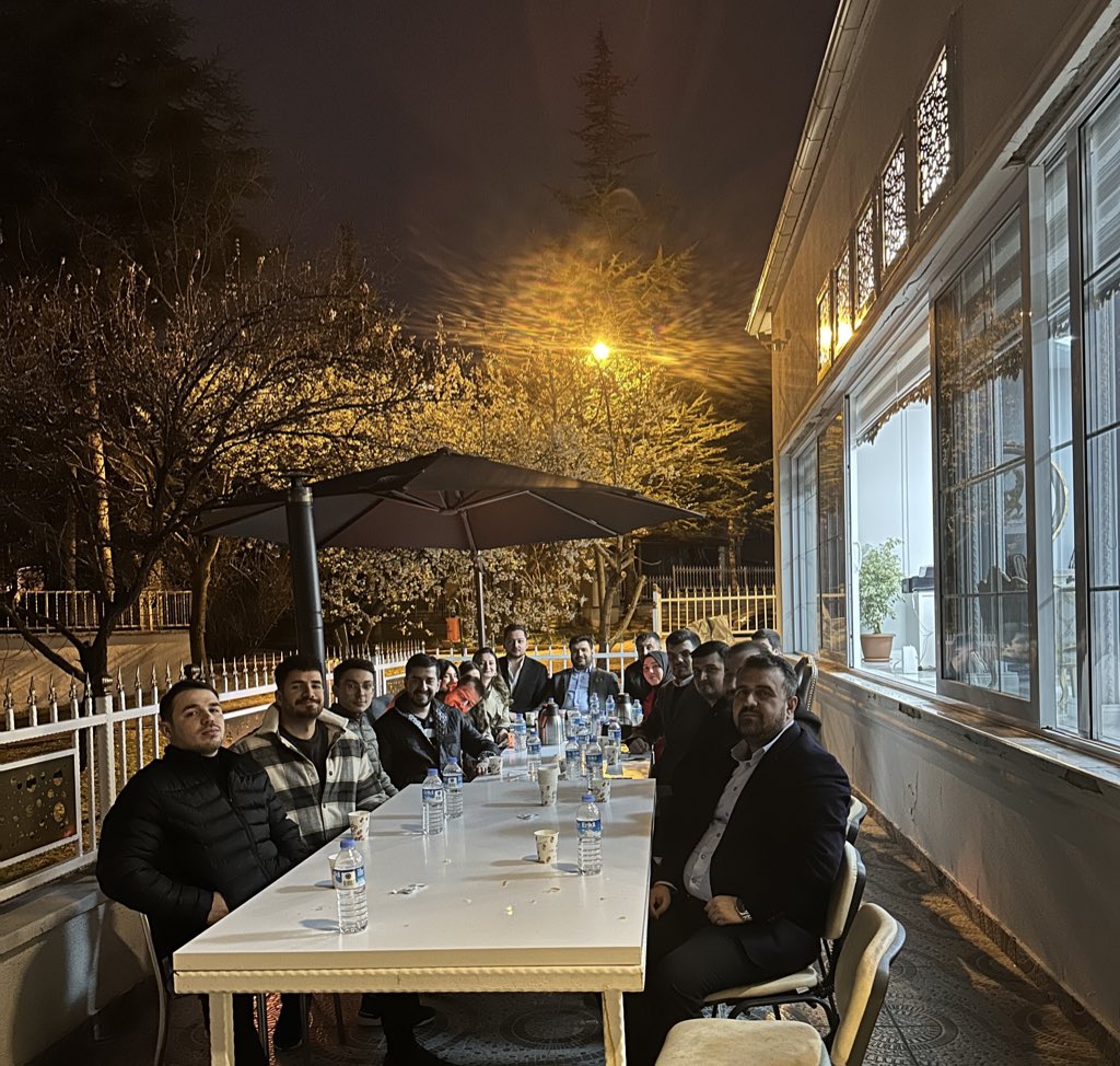 Bugün Ankara’daki ofisimizde Genel Merkez Gençlik Çalışmaları Birim Başkanlarımızı ağırladık. Güncel siyasi gelişmeleri, gelecek programlarımızı değerlendirdiğimiz ve yol arkadaşlığımızı pekiştirdiğimiz güzel bir iftar organizasyonu oldu. 

Tüm ekibe teşekkürler!